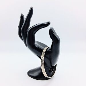 Fashion Jewelry Silver Textured Bracelet